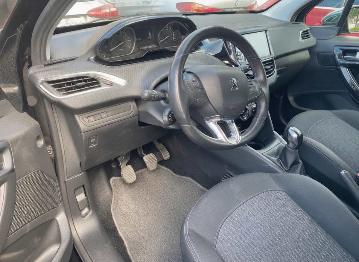 Peugeot 208 2018 usado à venda — foto 2