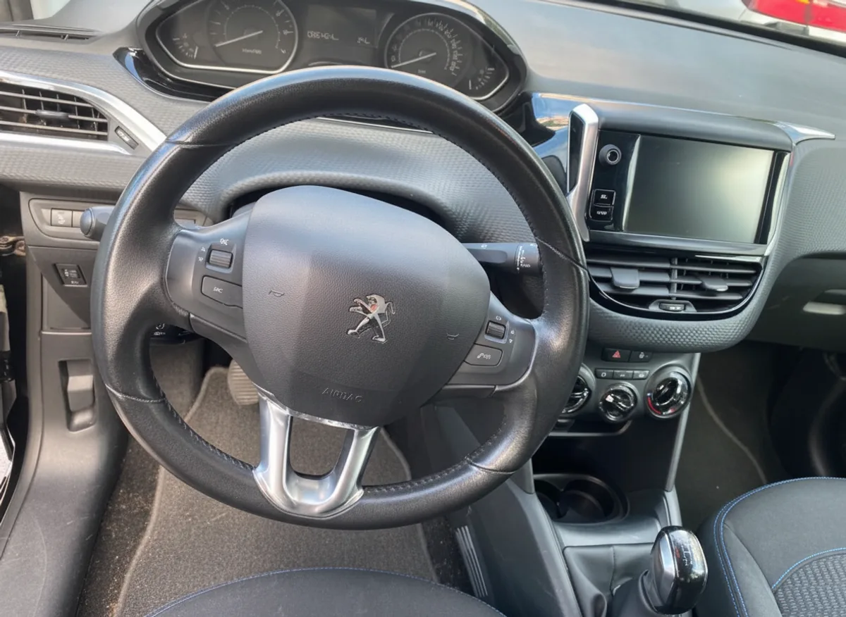 Peugeot 208 2018 usado à venda — foto 1